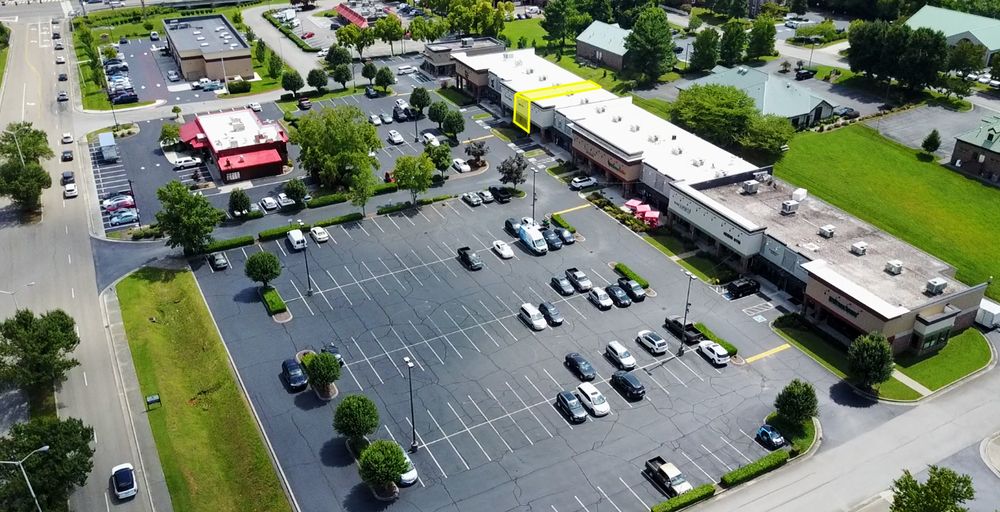 The West End Shopping Center : 165 W End Ave, Farragut, TN 37934